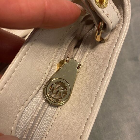 Michael Kors small purse - Picture 7 of 10